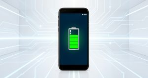 Un smartphone Android avec une batterie pleine affichant les réglages d ecran et d autonomie